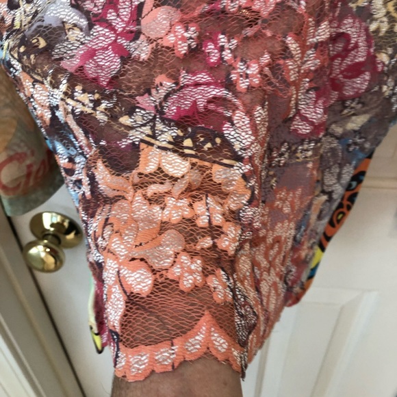 Colorful sleek front, lace back, sheer sleeve SzM - Picture 11 of 11